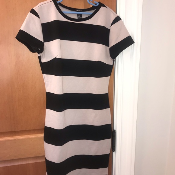 Forever 21 Dresses & Skirts - Bodycon Dress (Short/Above Knee)